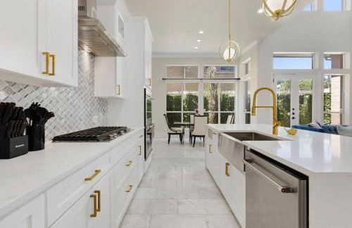 Luxury Oak Lawn Home | Game Room, Parking, Balcony - Foto 6