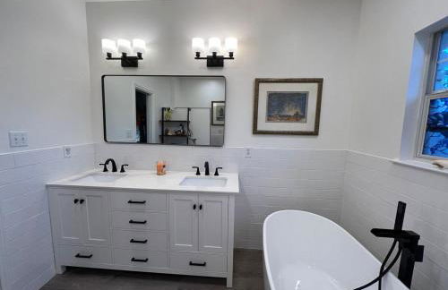 Gated Estate Escape! Three BR - Foto 16