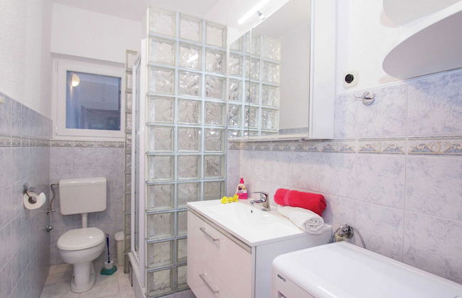 Holiday Apartment With a Private Terrace & Hot Tub, Near the Beach - Foto 17