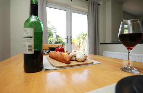 Homely ! Perfect for Contractors and Guests with Private off street parking - Foto 26