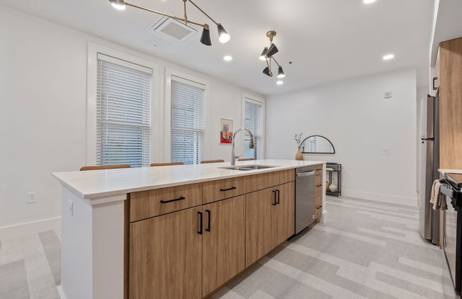 The Continental, powered by Placemakr - Downtown - Market Square - Photo 33