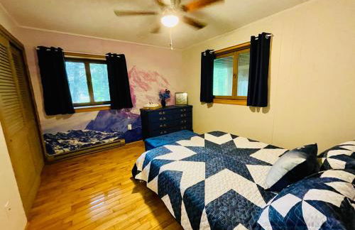 Contemporary Magic Mountain Chalet Close to Skiing, Hiking, Fun - Foto 11