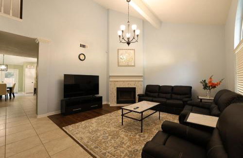 Gorgeous 4 bedroom 2,5 bath Home with Heated Pool, Spa & Game Room close to DFW Airport - Photo 26
