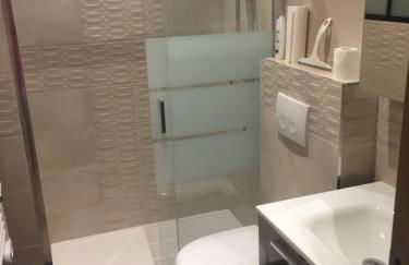 La maison parisienne maison deux pièces à louer au pied du métro - Foto 10