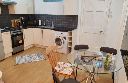 Two bedroom apartment in Queensway, London W2, - Foto 5