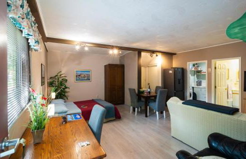 Gorgeous Apartment In Kucice With Wifi - Photo 3