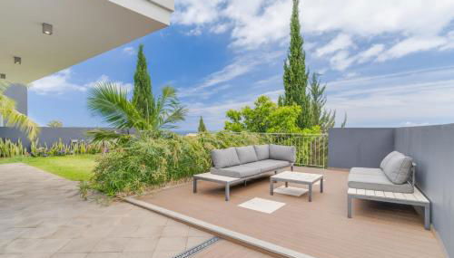 Cristiano Ronaldo Airport View - Foto 2