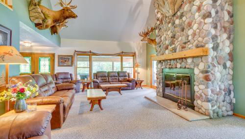 Gorgeous Lake Arbutus Getaway with Dock and Boat House - Foto 4