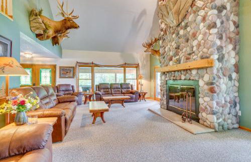 Gorgeous Lake Arbutus Getaway with Dock and Boat House - Foto 4