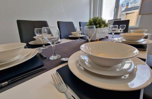 JUNGLE HOT TUB, games room, near eateries, micro brewery, pubs, beauty salons and boutique shops, Argyle, free Netflix, in the heart of Plymouth - Dogs welcome - Hosted by Absolute Accommodation Plymouth - Foto 47