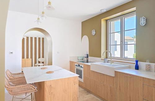 Feet in the water, 100 m from the city center - Photo 6