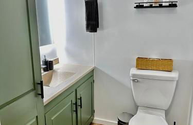 NEW! Woodland Retreat - Hot tub Game Room Firepit - Foto 11