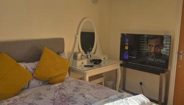 Edinburgh city centre one private bedroom in shared apartment with private bathroom with free car parking - Foto 2