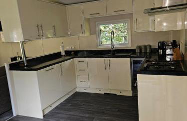 Cherry Tree Lodge with Hot Tub near Alton Towers - Foto 26