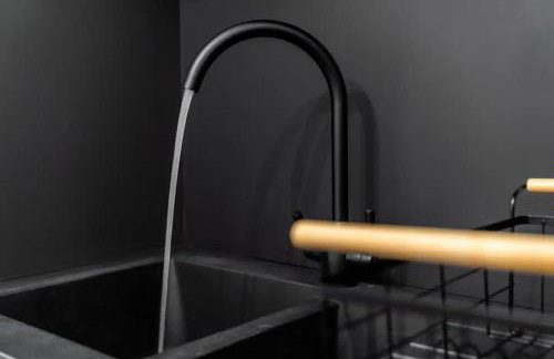 Stylish Apartment - Near City Centre - Smart TV- WIFI - Netfix - Parking - 2NT - Foto 26