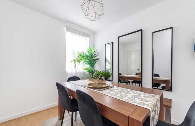 Spacious & Chic 3bed House in London - Photo 27