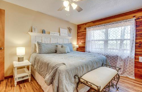 Expansive Mountain Home Rental with Yard and Fire Pit! - Foto 13