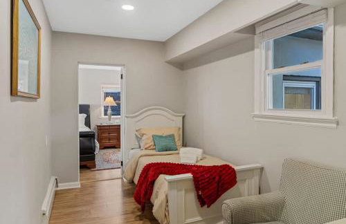 3BR Home 2 Baths Bonus Room, Minutes to NYC - Photo 19