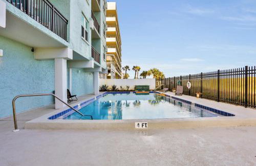 Oceanfront condo with pool, amazing view, balcony & beach access - Foto 1