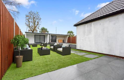 Beautiful Home, Free Parking For Large Groups Sleeps 10 Book Now! - Foto 48