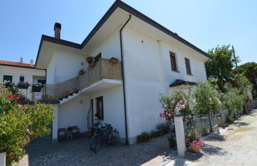 Sunny Coastal Apartment - Foto 25