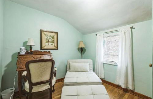 Grammys Garden w Parking - Photo 14