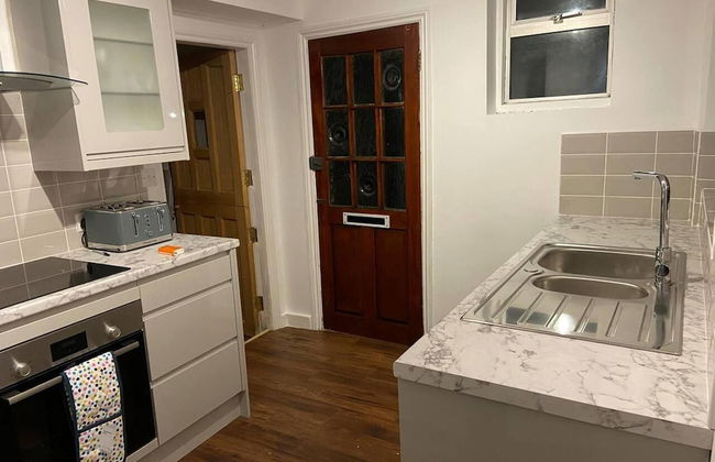 Charming 2-bed Apartment in Brentwood Free Parking - Foto 7