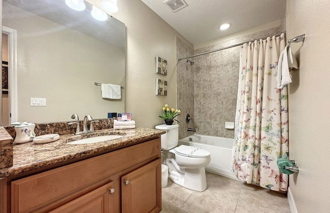 4 Bed 4 Bath With Private Pool/spa 4 Bedroom Home by RedAwning - Foto 40