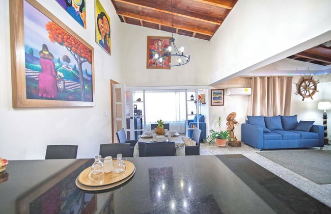 Colonial 2BR Apartment 2mins Walk to Beach! - Foto 8