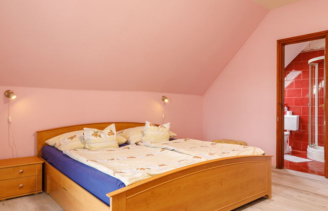 4 bedroom House in Balatonszárszó with private pool and garden - Photo 17