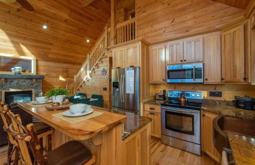 Fully Stocked Cabin Retreat w/ Game Room & Pond! - Foto 44