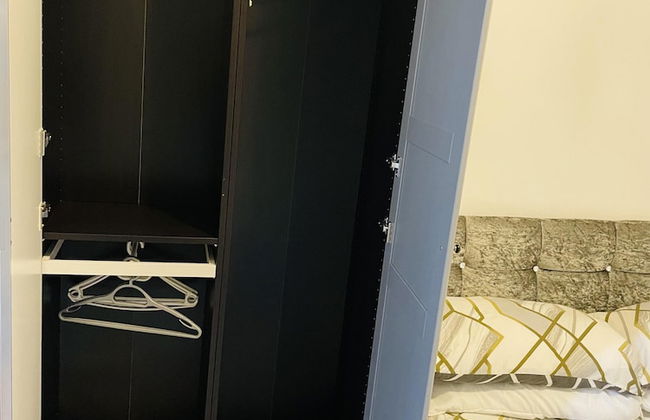 Bustling Western Apartment - Foto 10