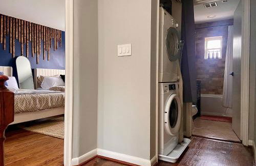 Easy PATH&Bus access- NYC| designer home + Deck. - Photo 58