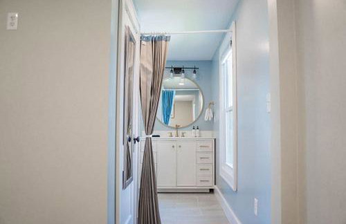 Jefferson & Grounds 3BR Steps from HWS and Hot Tub - Foto 33