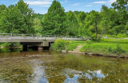 New River Views & Access - Hot Tub, Gazebo, Fire Pit, Next to Riverside Canoeing! - Foto 7