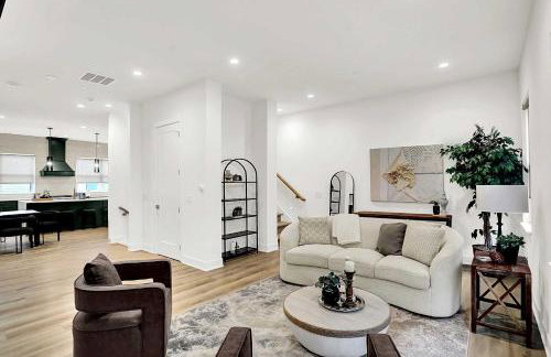 Luxury Townhouse with Fireplace Rooftop Deck Close to Downtown-Family Friendly - Foto 4