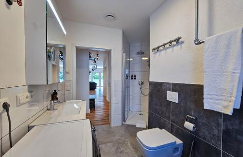 BETTER l industriaI apartment l Heimkino - Foto 34