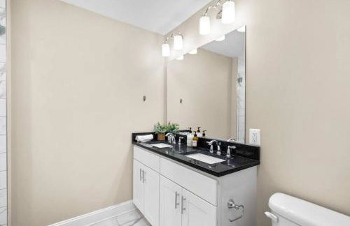 Federal Hill Luxury with Parking & Harbor View Rooftop - Foto 48