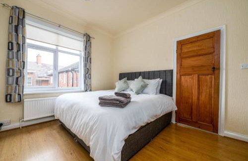 Spacious Apartment - Parking - Sleeps 5 - Foto 8