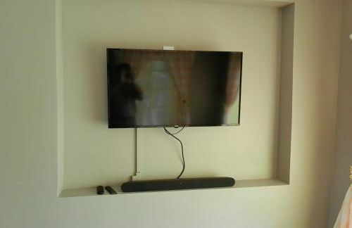 King Bed Creekfront Retreat in Jacksonville - Photo 11