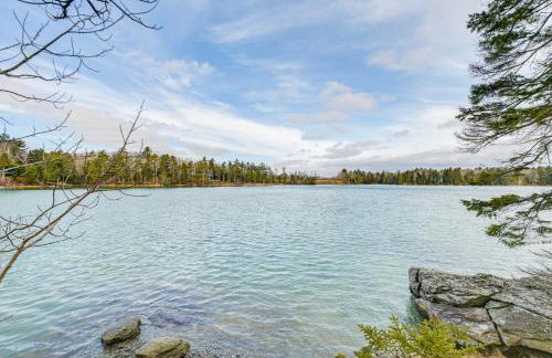 Lamoine Cabin with Deck about 16 Mi to Acadia Natl Park - Foto 1