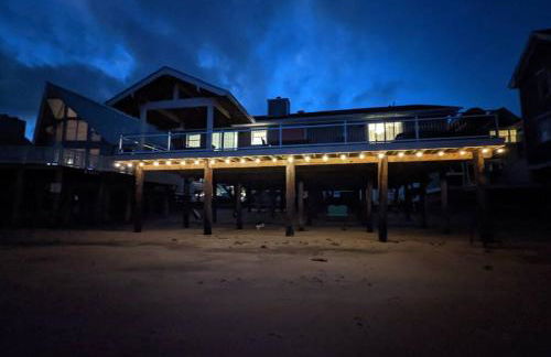 Bay Bliss - Private Beachfront Home with 180° Views & Hot Tub! - Foto 10