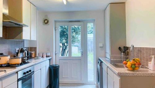 BrumStay - 4 Bedrooms TownHouse sleeps 6 with Driveway Parking and Garden - Foto 3