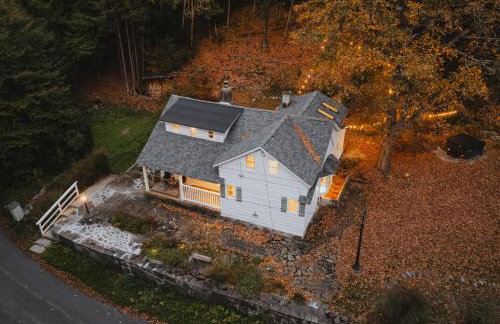 Creek, Sauna, Hot Tub, Fire Pit & Pet-Friendly - Photo 1