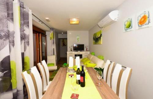 Holiday Home Belmondo- Three Bedroom Home with Terrace and Private Pool A6 - Photo 13