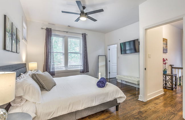 Expansive Downtown Home | JZ Vacation Rentals - Photo 7