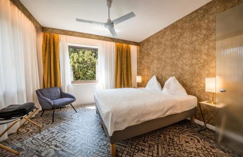 goldfinger + suites - Photo 24