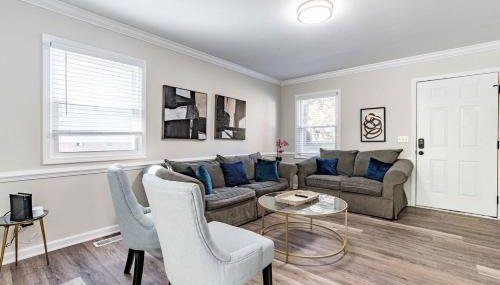 Renovated N Raleigh home with firepit wifi & king bed - Foto 4