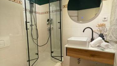 Schicke & zentrale Altbauwohnung - Photo 3