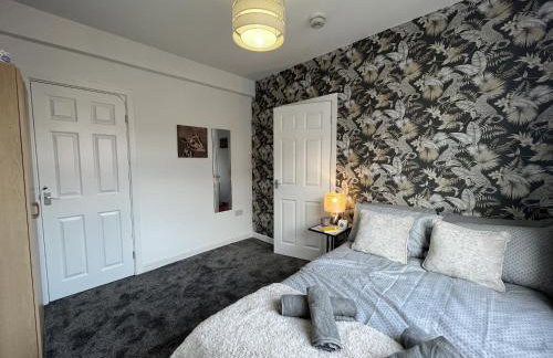 Modernised central Wigan townhouse sleeps up to 6 - Foto 9